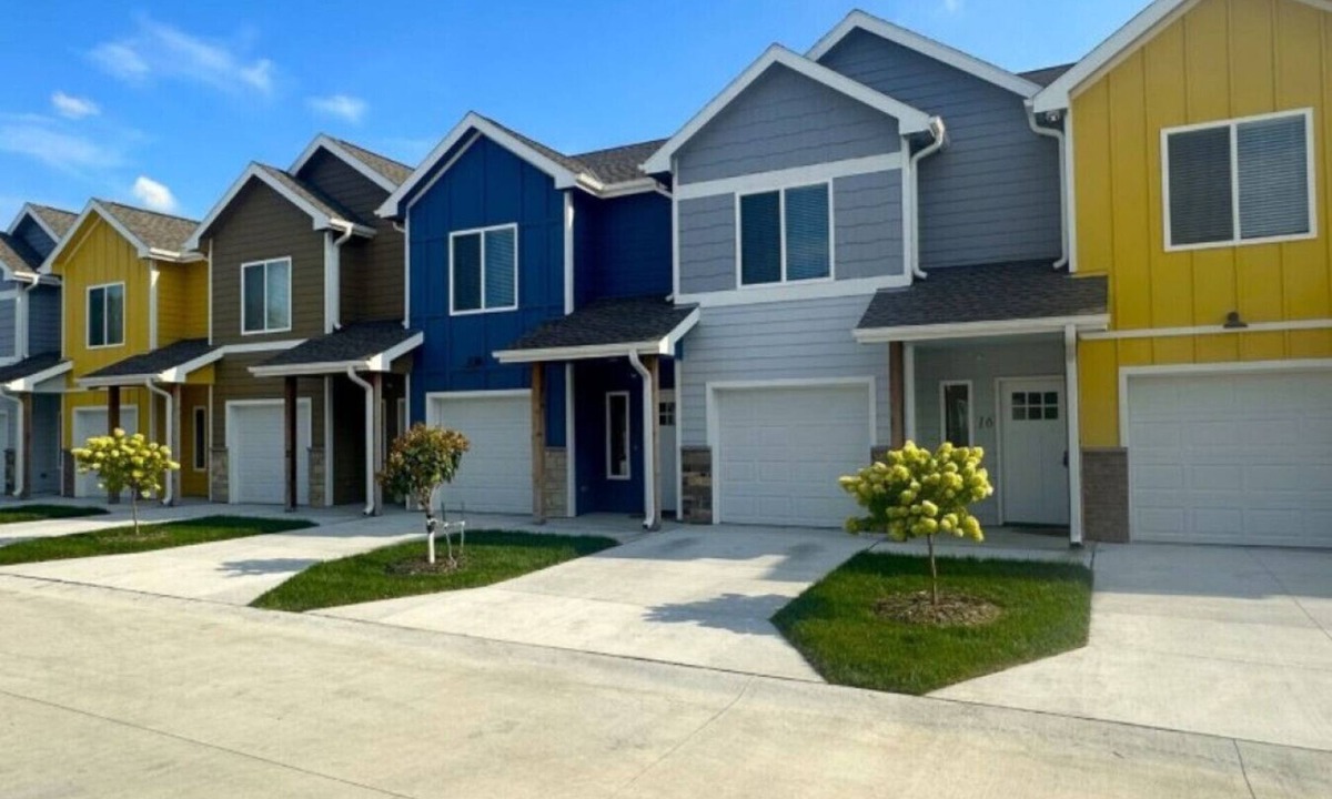 Council Bluffs House | 2 Beds + Quartz Kitchen | Fully Furnished