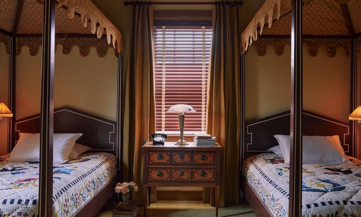 Mount Vernon House | 2 Vintage-Inspired Rooms w/Plush Bedding & Handpicked Art Near Downtown