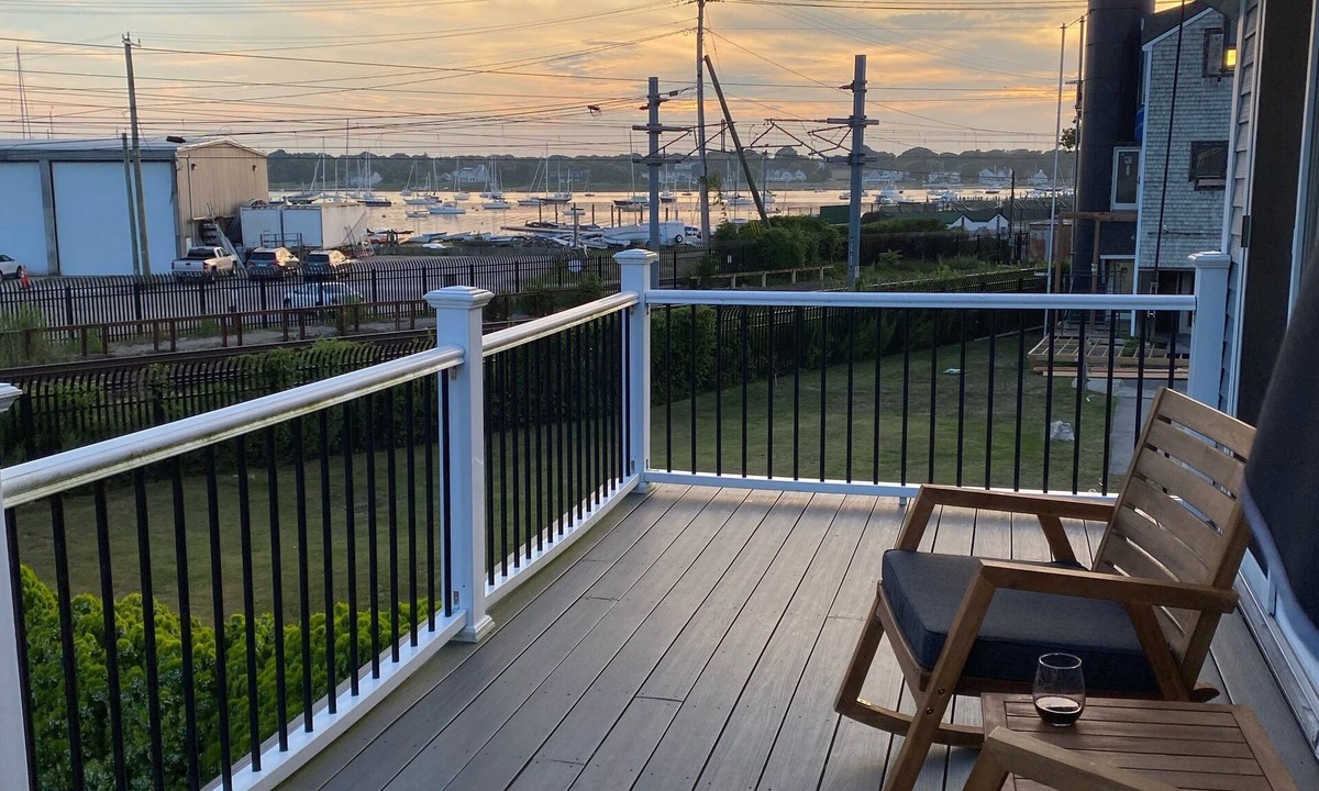 Stonington House | 2bed/2bath with water views, large deck, walking distance to beach/restaurants