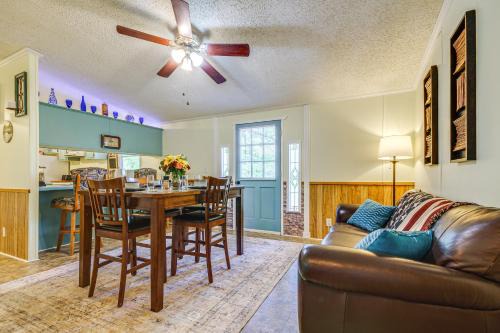 Lebanon House | 4 Mi to Bennett Spring SP: Dog-Friendly Home!