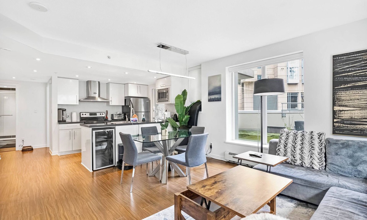 Central House | 5 BR & 3 BTH Entire 3 Floor Townhome-Rooftop