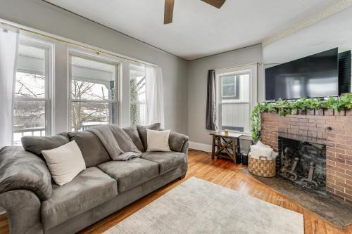 Phoenix Apartment | 8 Mi to Micron Technology! Walkable Phoenix Gem