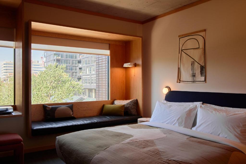 Fashion District Hotel | Ace Hotel Toronto