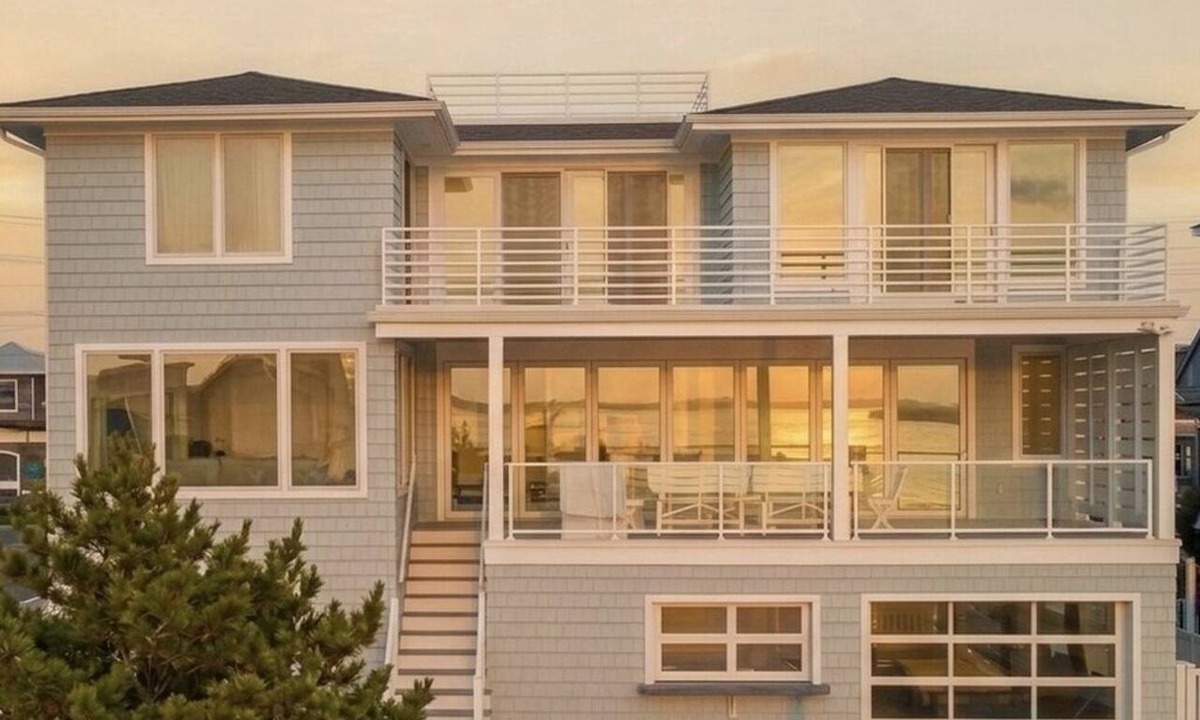 Ship Bottom House | Bayfront 6BR w Heated Pool & Dock Rooftop Easy Walk to Beach