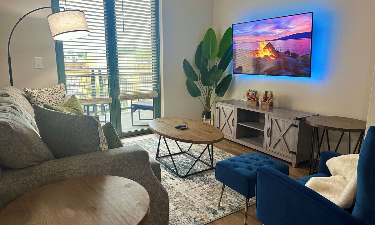 Shirlington Apartment | Beautiful Arlington Apartment with Pool & free Parking!
