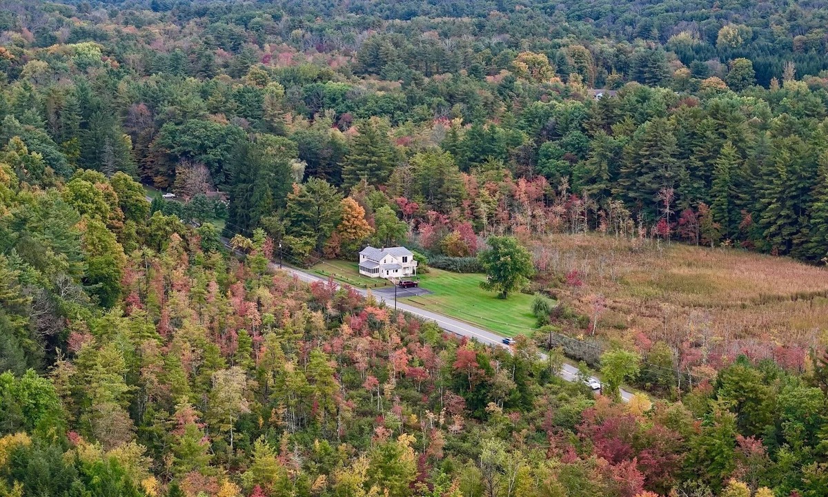 Great Barrington House | Berkshires / Great Barrington Chic & Cozy, Sleeps 10