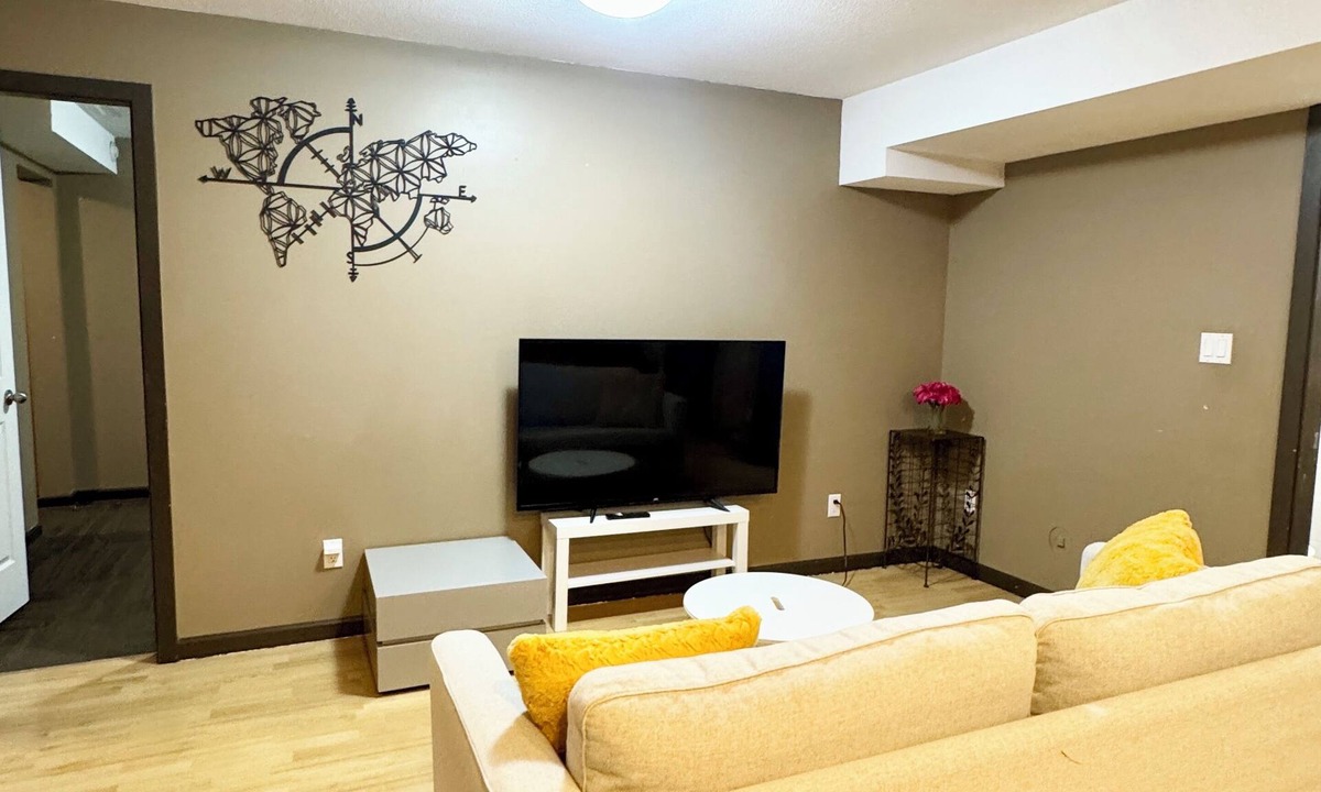 Southwest Gordon Estate House | Charming 2-bedroom 1-bathroom basement suite in Langley with Free Parking