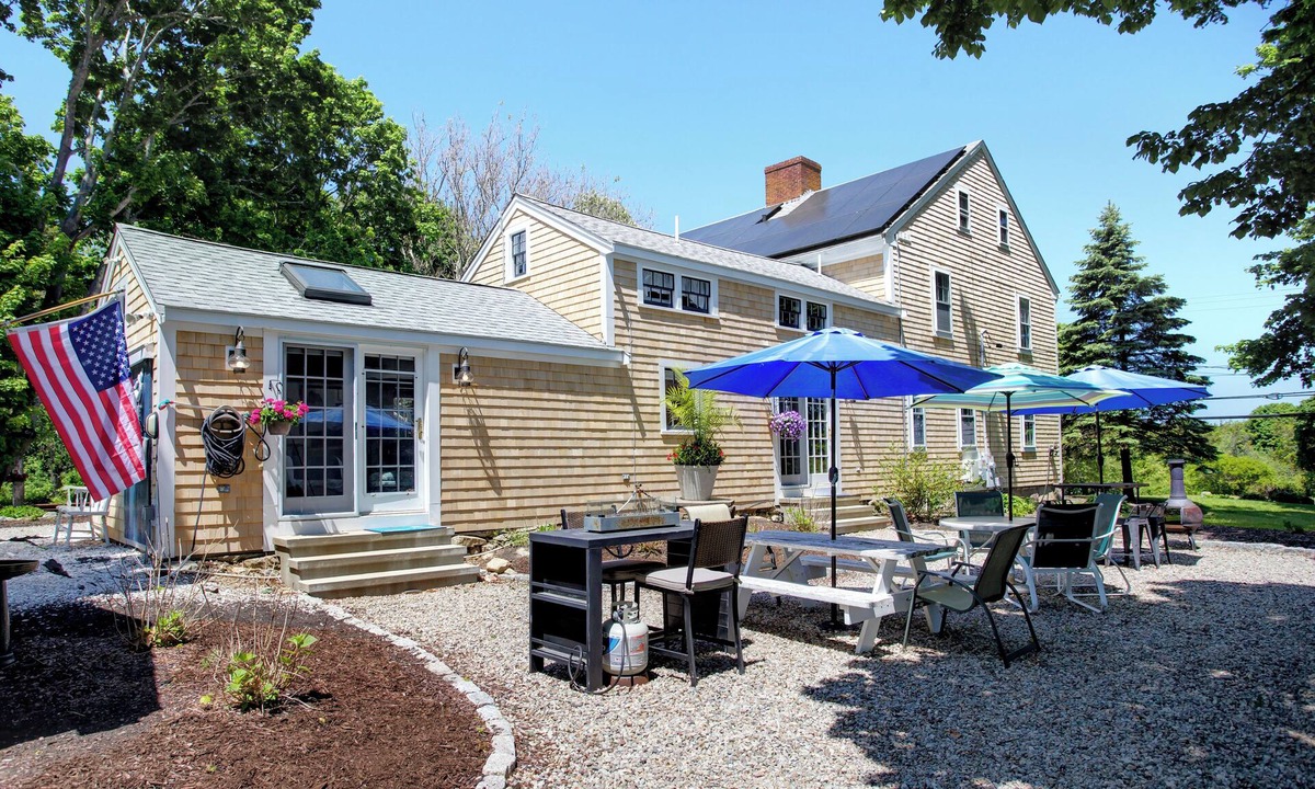 West Barnstable Apartment | Charming Apartment w/Spa Near Beach, Pets Welcome!