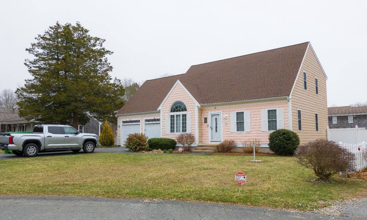 East Falmouth House | Come Enjoy Cape Cod! Charming 3-BR house in pleasant Falmouth