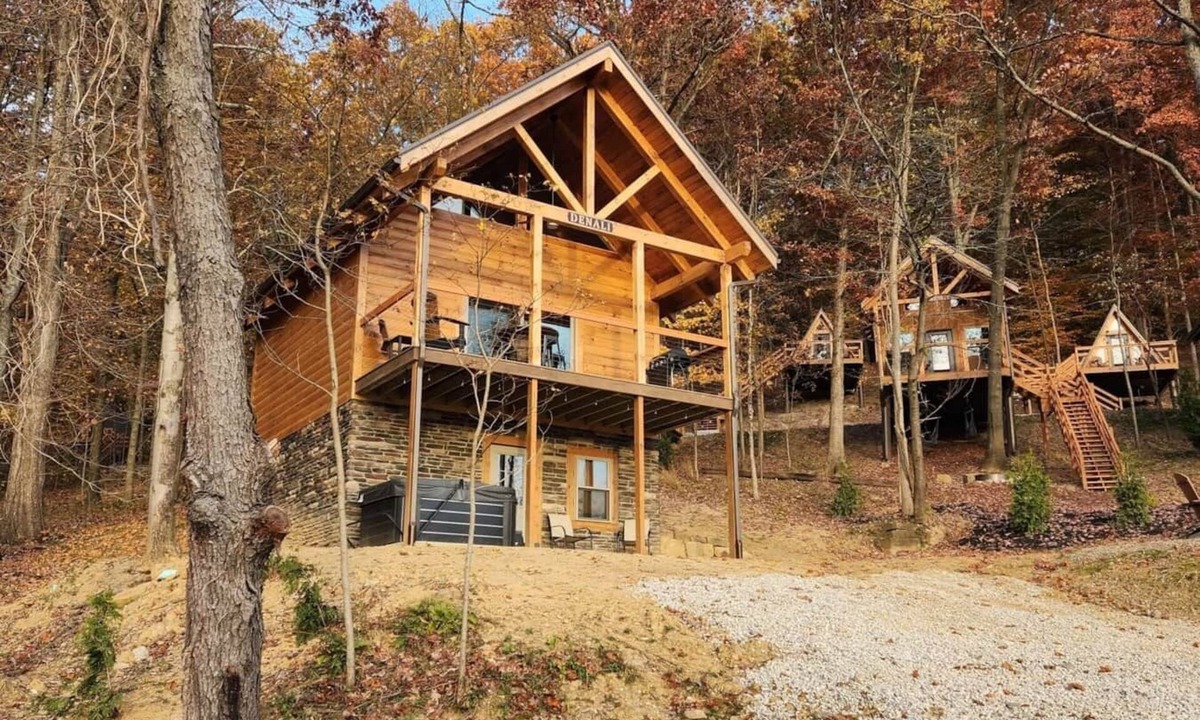Scio Villa | Denali/Pet Friendly-Lakeview -Hot Tub-8 Person Lodge