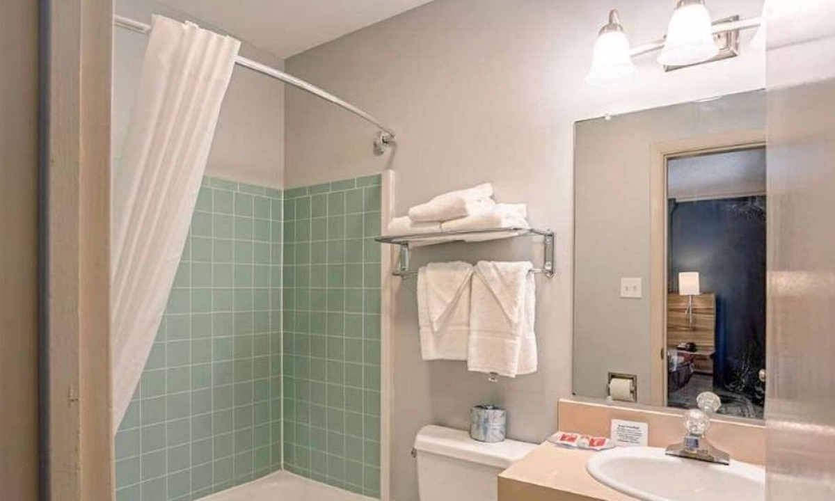 Clinton Apartment | Explore Studio in heart of Clinton, IA - a warm welcome awaits!