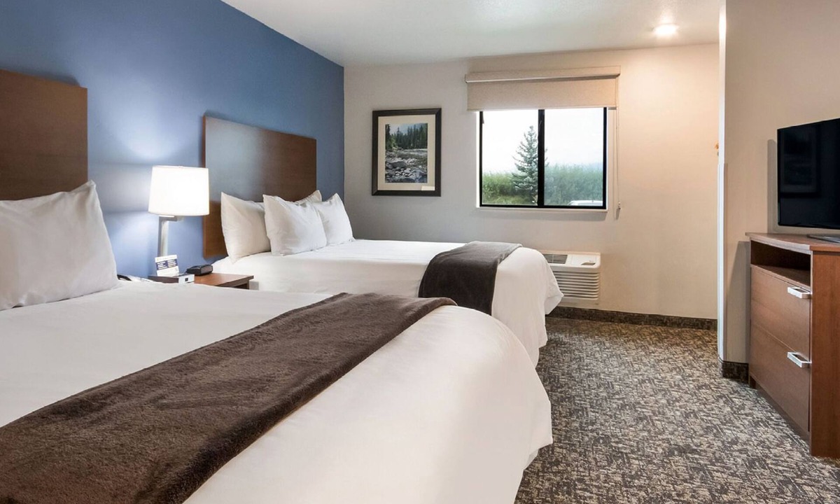Brookings Hotel | Fun & Comfy! 2 Queen Beds + Recliner Suite w/Kitchen Near Campus & River Trails
