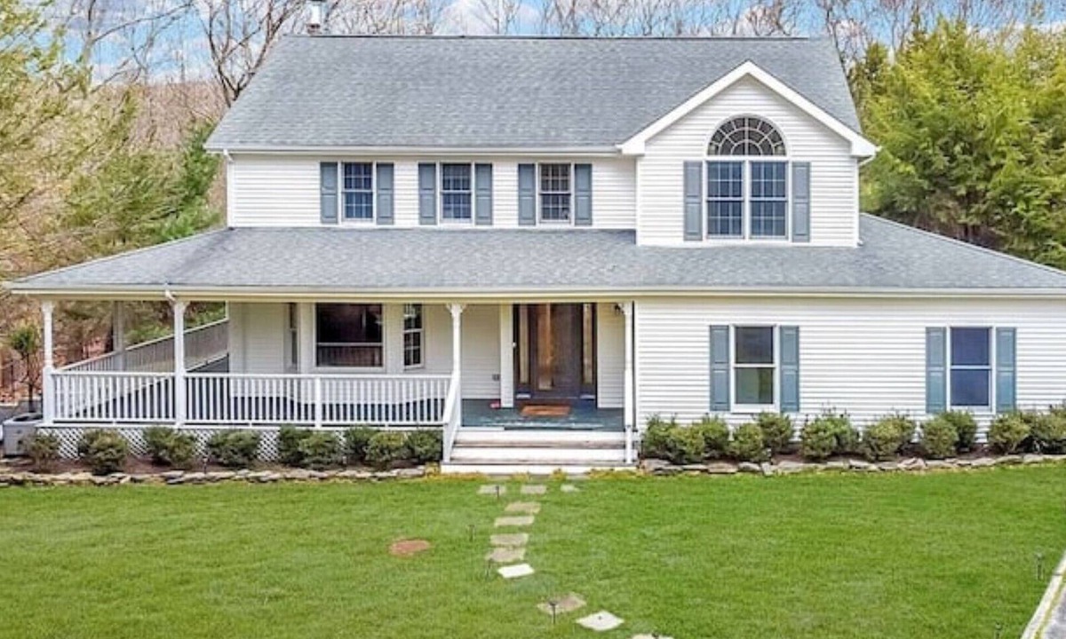 North Sea House | Gorgeous 4 bed 3 bath home with Pool - walking distance to beach