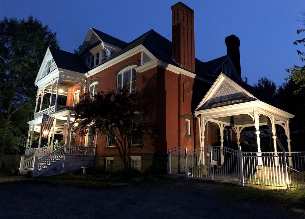 Towanda Hotel | Hatch House Bed & Breakfast