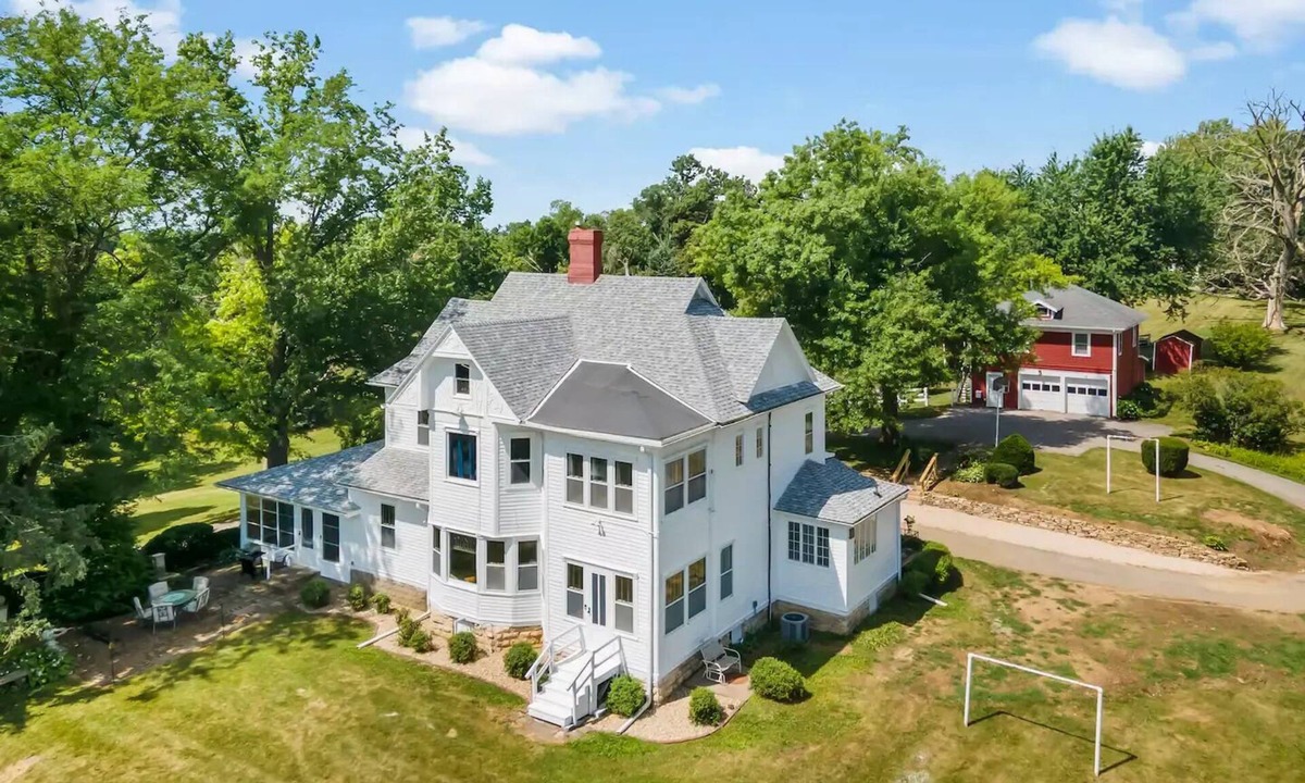 Cedar Rapids House | Historic Charm at Richmond Hill