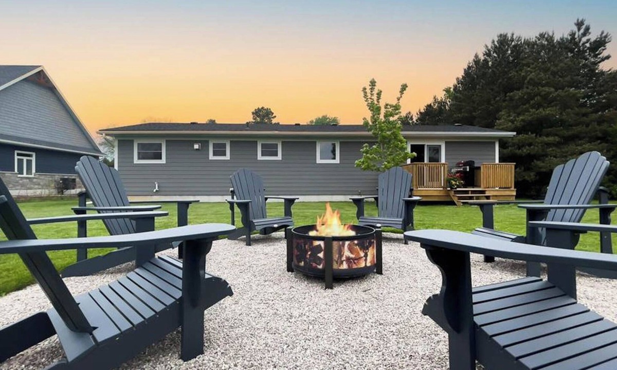Bayfield House | Huron Time - King bed!