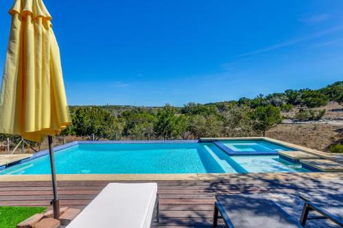 Pedernales Canyon Ranch House | Infinity Edge Pool & Fire Pit: Spicewood Getaway!