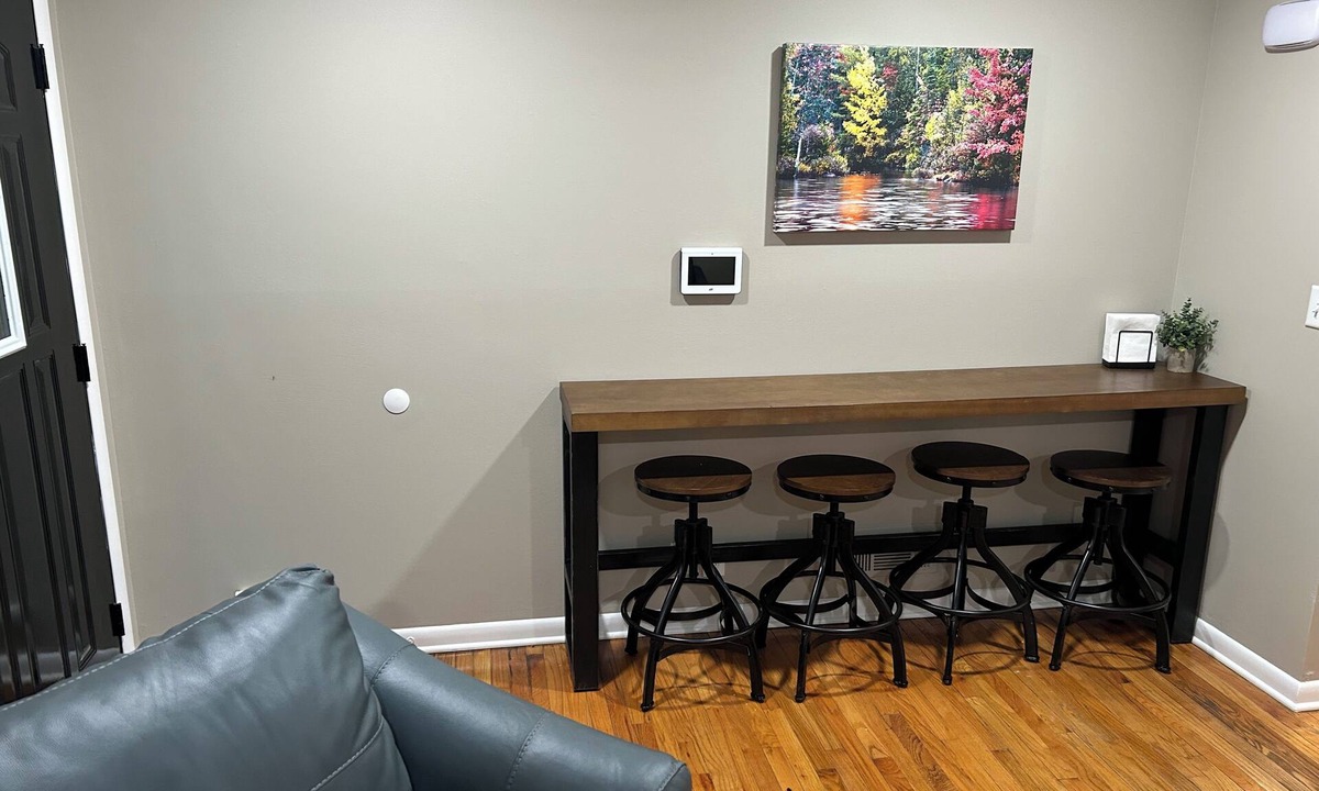 Lincoln House | Keyless Entry, 3 BR 2 BA, 5 total Beds, Family Friendly