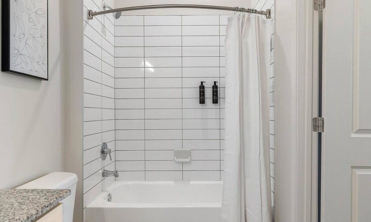 Tarpon Springs Apartment | Landing | Chic 2BD, Clubhouse