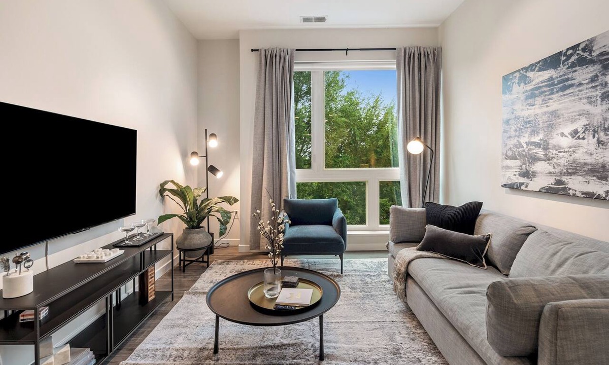 The Hill Apartment | Lux 2BR Apt Downtown at Yale