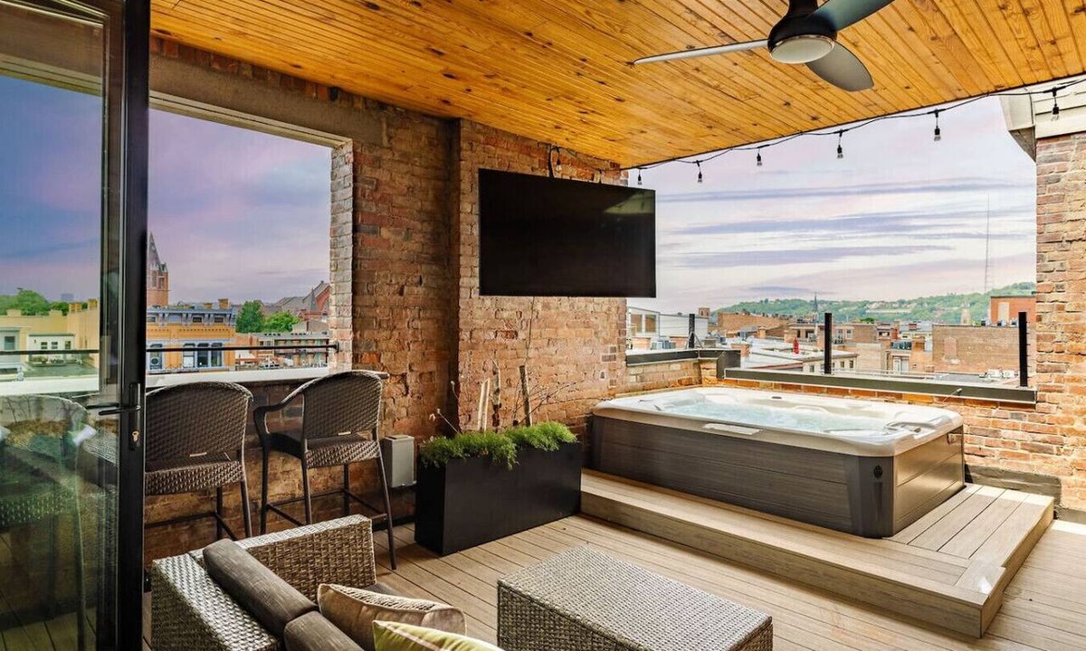 Over-the-Rhine Apartment | Lux Penthouse | Hot Tub | Rooftop Patio | OTR