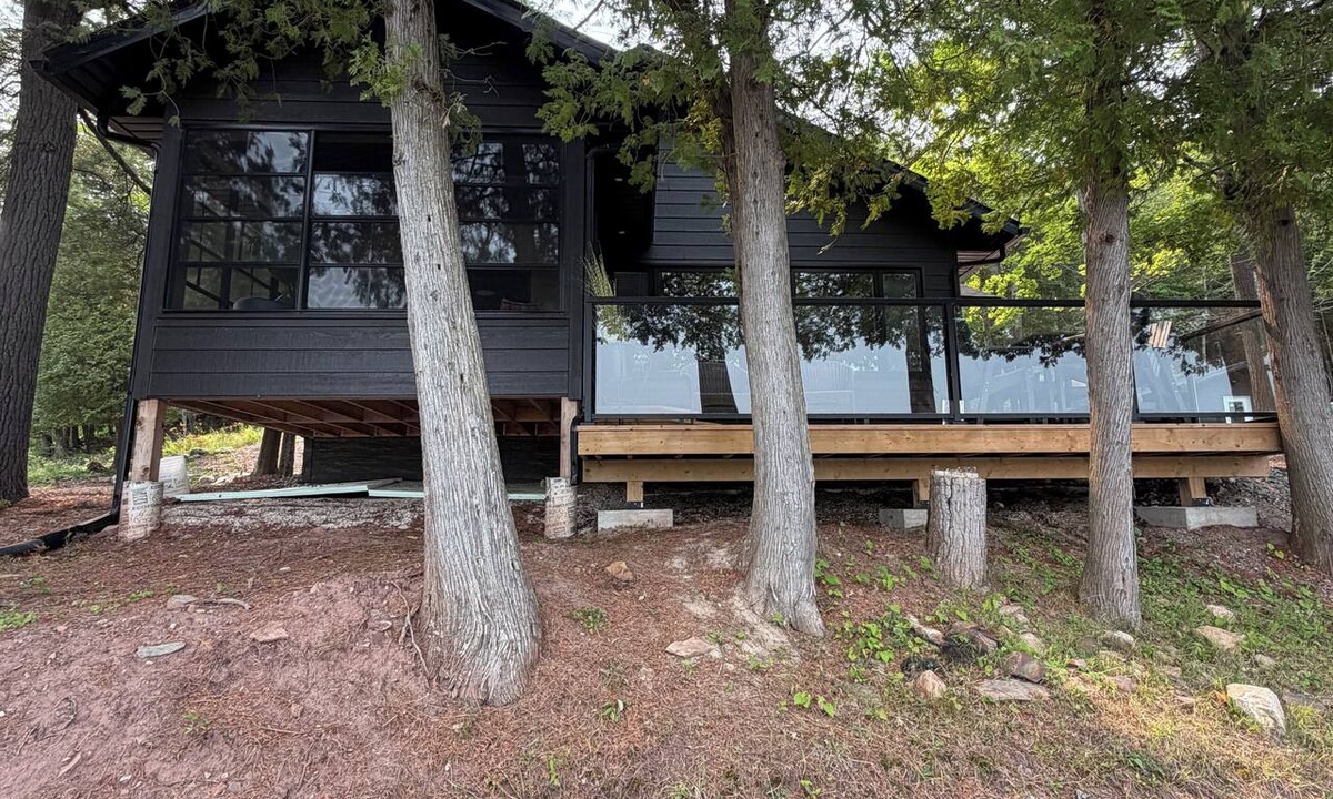 Manitoulin District Cottage | Luxury Waterfront Cottages | Gateway to McGregor Bay