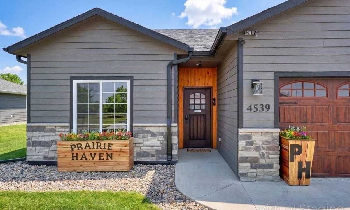 Sioux Falls House | New construction 2 KING Suites available JULY 19 20 21 book now voted #1 in S F