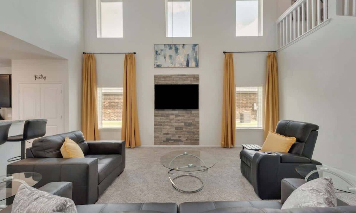 Sherman House | Nexsphere Suites, 4Bdr WIFI Outdoor Heating, Grill