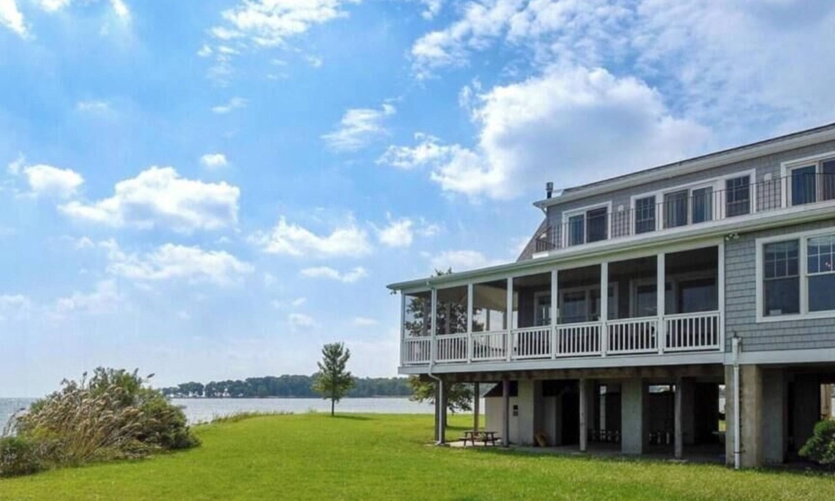 Arundel on the Bay House | Panoramic Bay Views, Wraparound Decks, 1-Minute Walk to Beach