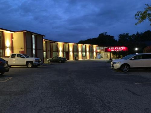 Revloc Hotel | Red Carpet Inn & Suites Ebensburg