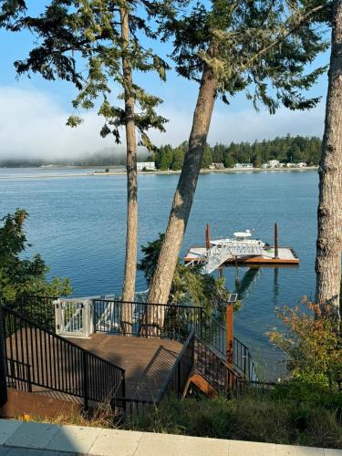 Juan de Fuca Electoral Area Apartment | Relaxing Waterfront Haven