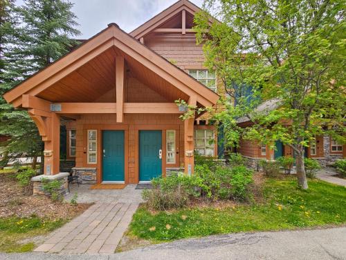 Panorama Apartment | Riverbend Townhomes by StayIn