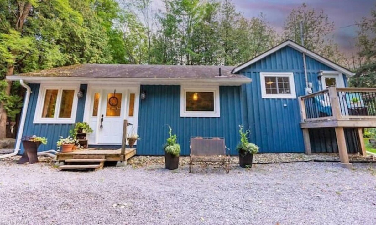Selwyn House | Rustic Waterfront Country Home near Lake Chemong