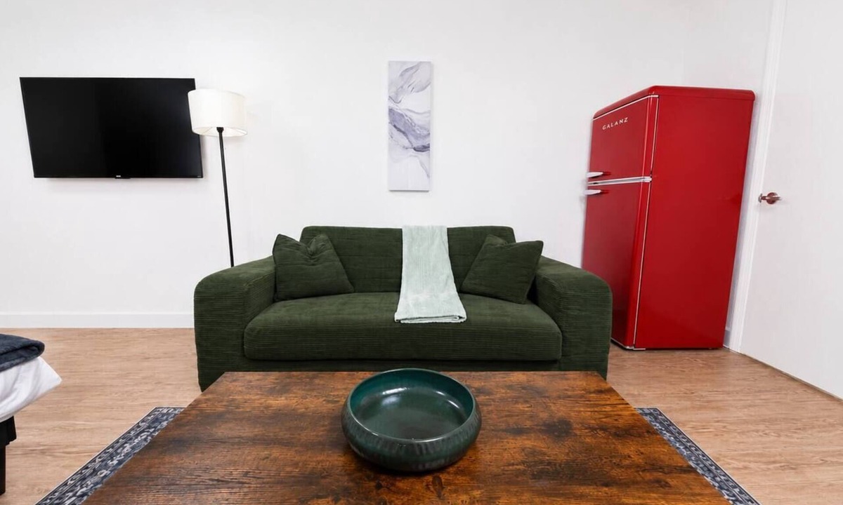 St. Johns Apartment | Sleepover | Sleek Studio + Gym - Austin TX