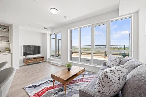 Harwood Apartment | Spacious 3BR Loft with Balcony and Free Parking