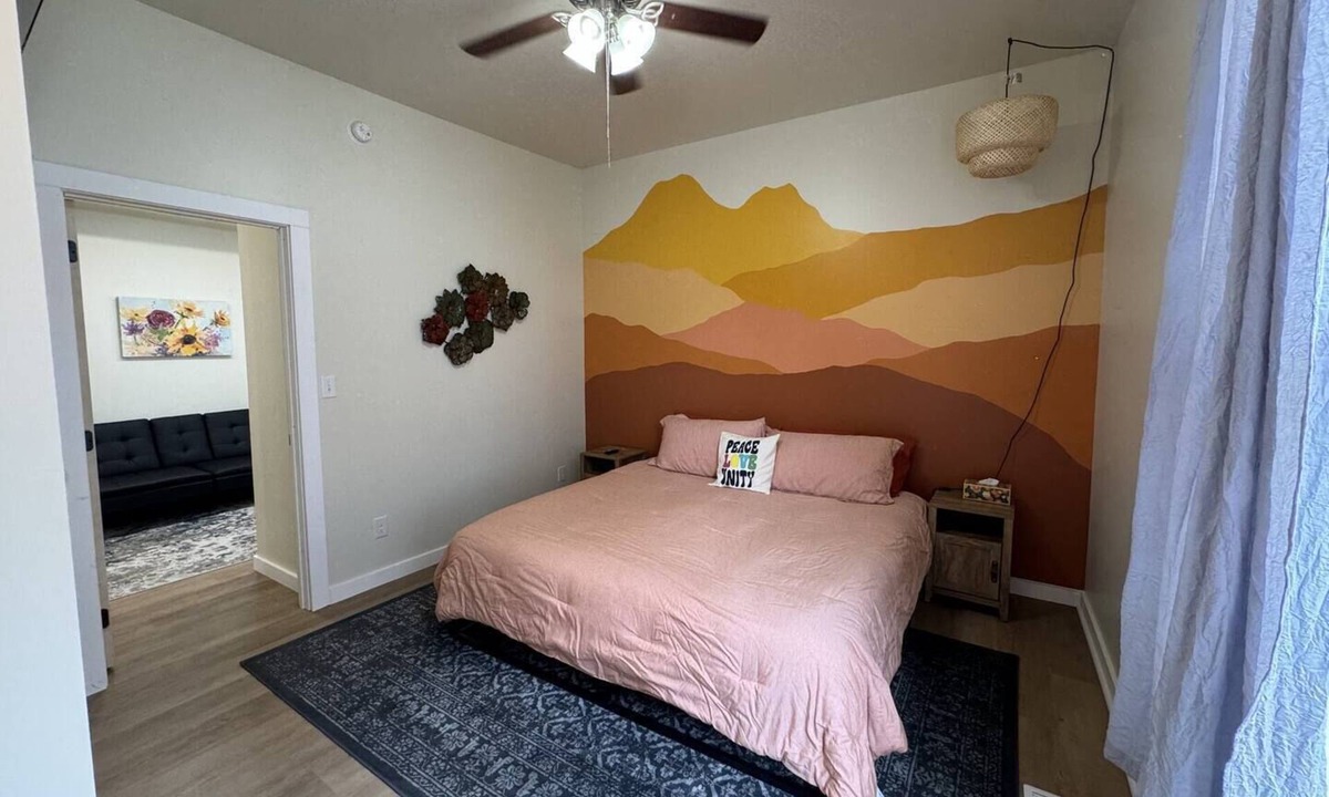 Hannibal Apartment | Spacious king-bed apartment with endless hot water. Only blocks from downtown!