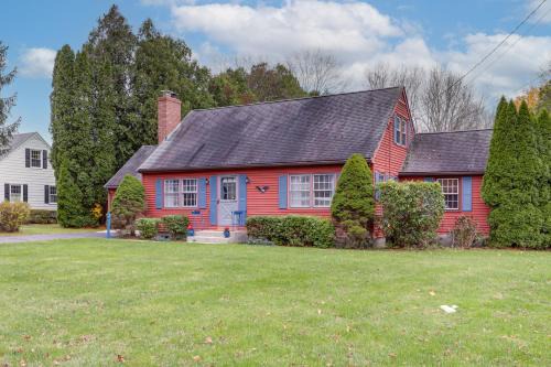 Gilman House | Thames River Fun! Sunny Retreat in Quaker Hill
