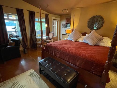Tuwanek Cabin | The Tuwanek Bed and Breakfast
