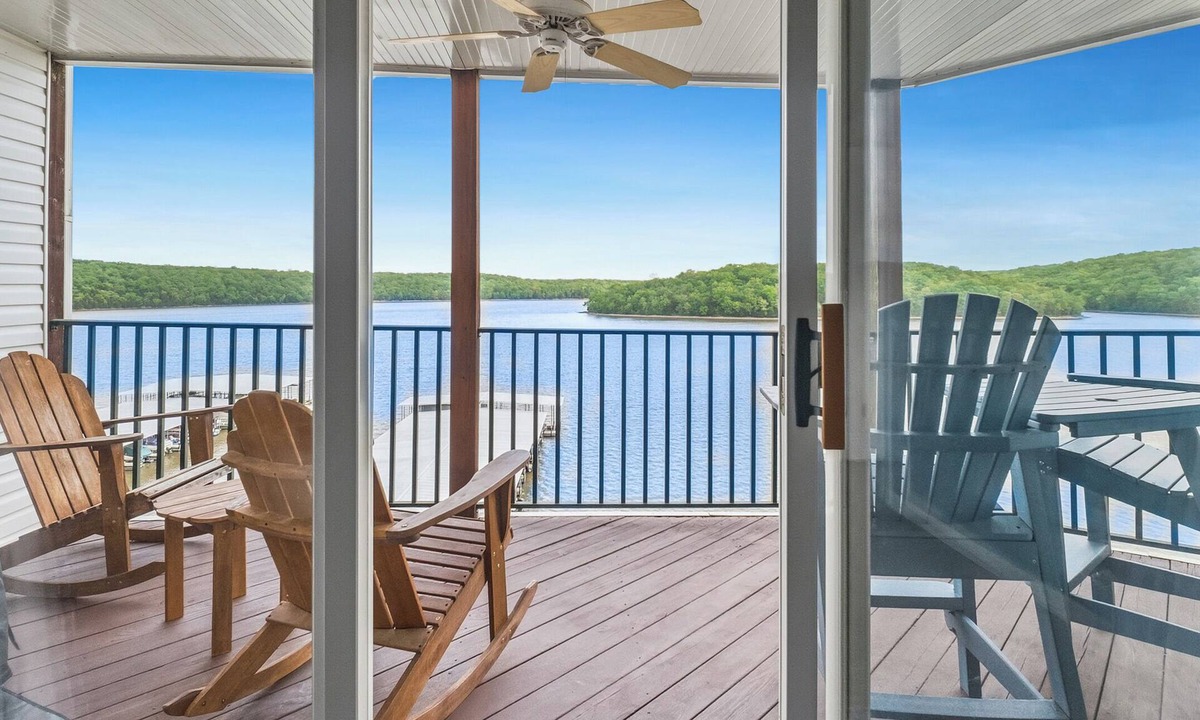 Kaiser Condo | Updated Lakefront Condo 2/2, Amazing Views, Location, Pool, Waterfront Patio!