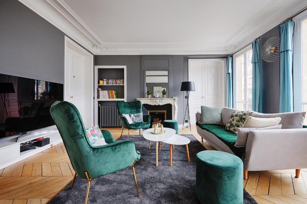 Auteuil Apartment | Veeve - Emerald Exuberance