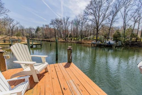Mayo House | Waterfront Retreat Dock, Views, Near Annapolis