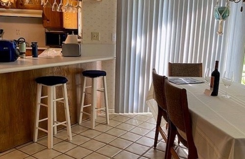 Santa Barbara House | PEBBLE HILL - wonderful one-level home between Goleta and Santa Barbara