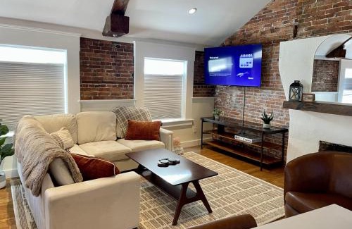 Portsmouth Apartment | Penhallow Suite Downtown Portsmouth