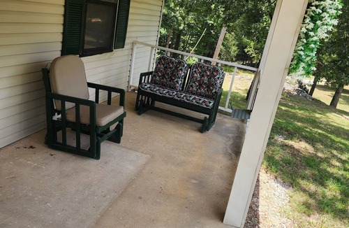 Melbourne House | 1-bedroom house with coutry side appeal, 10 min from town with AC/heat, WiFi