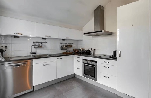 Saint-Cloud Apartment | 100 m² terrace, parking, view of the Eiffel Tower