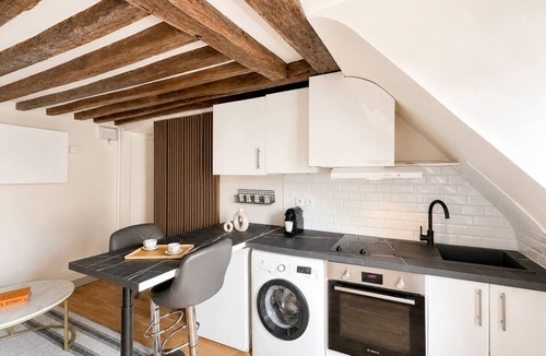 Quartier de Rochechouart Apartment | 1612 Choron