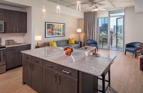 Civic District Resort | 1BD/Austin - Rooftop Pool & Firepit, BBQ!