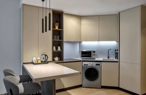 DIFC Hotel | 1BR Suite | Marriott Dubai | Separate Living Area, Full Kitchen, Metro Walk