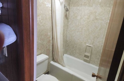 Quinter Hotel | 2 Family-Friendly Rooms – Great for Adventures in Quinter - Near Airport