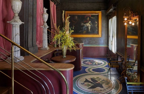 Mount Vernon House | 2 Vintage-Inspired Rooms w/Plush Bedding & Handpicked Art Near Downtown